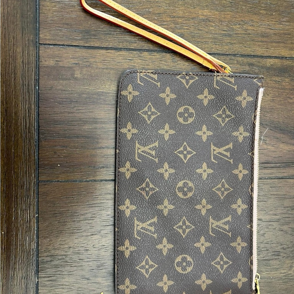 Lv wristlet